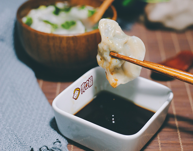 中秋佳節(jié)，月圓之夜，與家人歡聚，吃團(tuán)圓餃子！