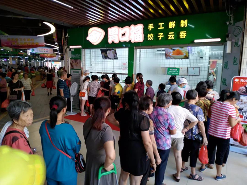 開手工現(xiàn)包餃子連鎖加盟店需要幾個人，人員這樣安排準沒錯